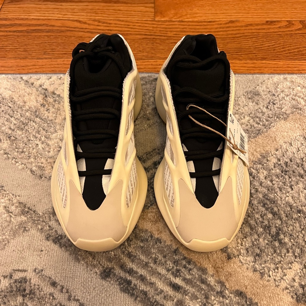 Yeezy 700 Azael